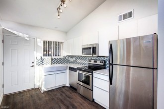 Sunshine Apartments in Phoenix, AZ - Building Photo - Interior Photo