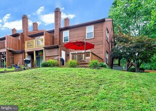 111 Honey Locust Ct in Collegeville, PA - Foto de edificio - Building Photo