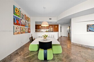 450 Alton Rd, Unit 704 in Miami Beach, FL - Foto de edificio - Building Photo