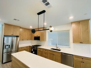 2726 E Tamarind Dr in Fresno, CA - Building Photo - Building Photo