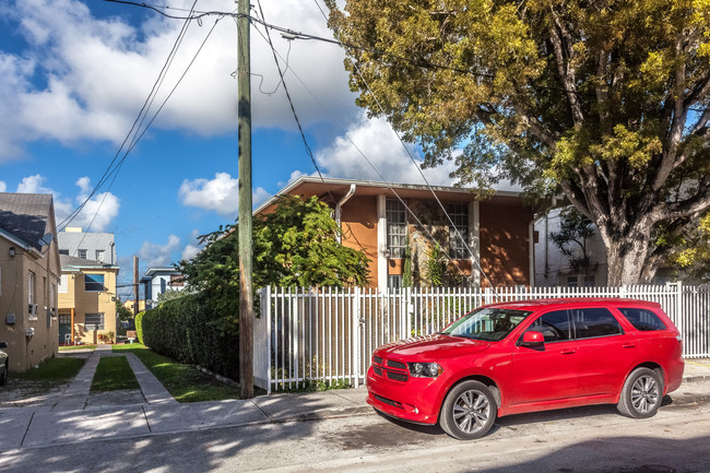 1015 SW 4th St in Miami, FL - Building Photo - Primary Photo