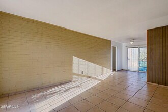10068 Oakwood Dr in El Paso, TX - Building Photo - Building Photo