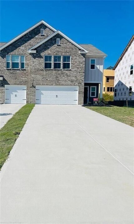 4218 Oakwood Ter Ct in Oakwood, GA - Foto de edificio