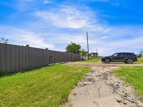 12418 N Lake Houston Pkwy in Houston, TX - Building Photo - Building Photo