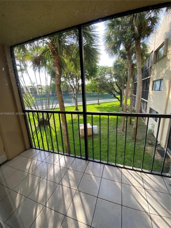 8015 SW 107th Ave in Miami, FL - Building Photo - Building Photo