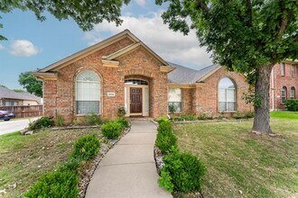 2832 Bluffview Dr in Lewisville, TX - Building Photo - Building Photo