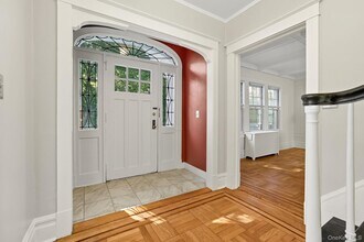 1 Lynwood Rd in Scarsdale, NY - Building Photo - Building Photo