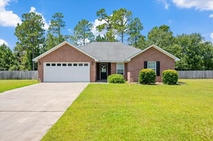 86 Carson St in Ludowici, GA - Building Photo
