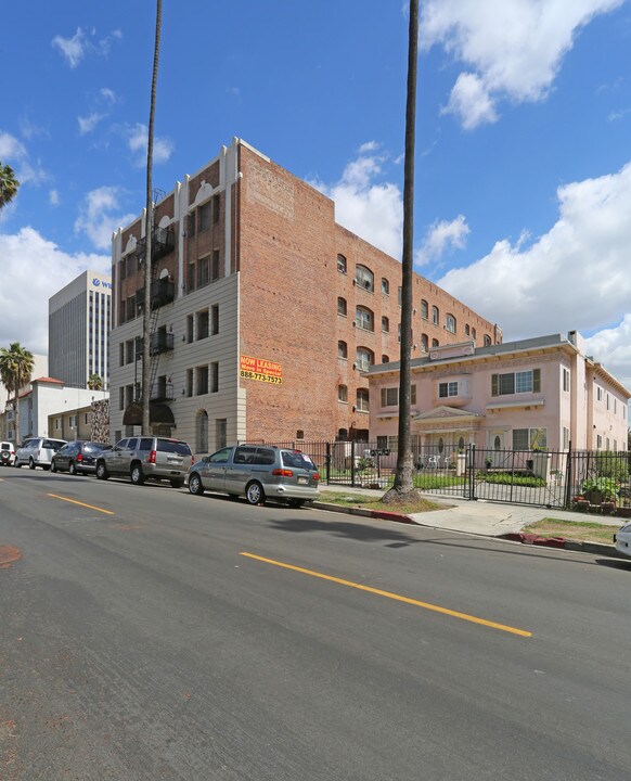 New Hampshire Manor in Los Angeles, CA - Building Photo