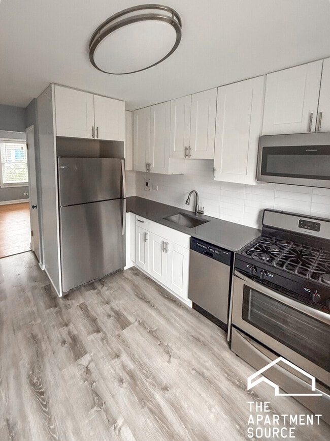 property at 6733 N California Ave