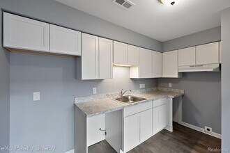 25340 Shiawassee Cir, Unit Shiawassee Condos in Southfield, MI - Foto de edificio - Building Photo