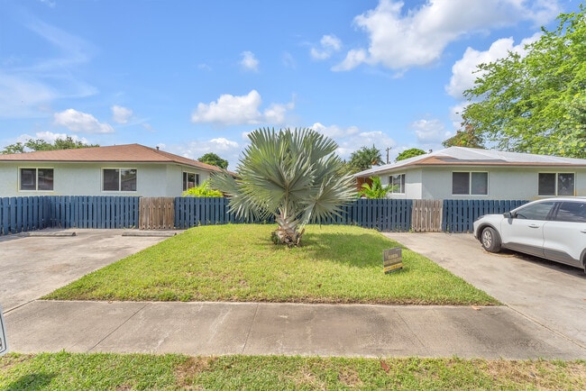 48 SW 13th St, Unit 48