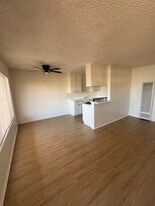 6833 Sepulveda Blvd in Los Angeles, CA - Building Photo