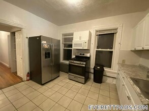 71-73 School St., Unit 3 in Everett, MA - Building Photo - Building Photo