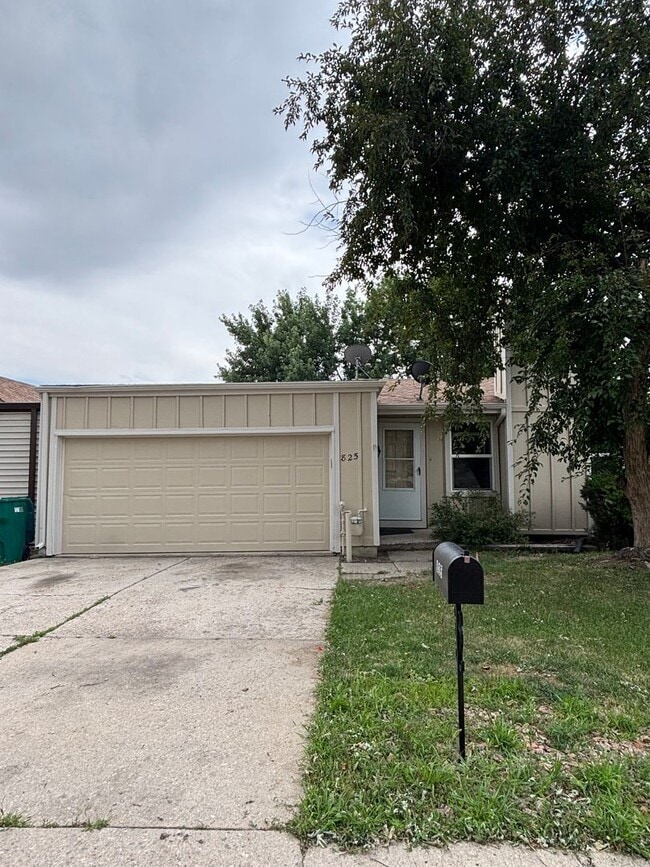 property at 825 San Antonio Pl