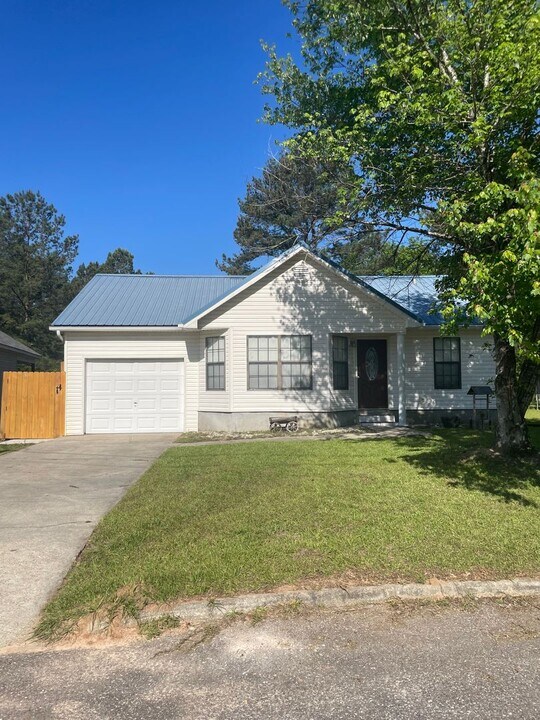 218 Riverview Dr in Daleville, AL - Building Photo
