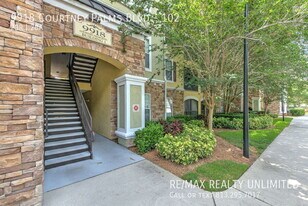 9918 Courtney Palms Blvd in Tampa, FL - Building Photo