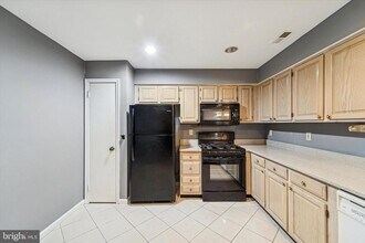 606 Oswego Ct in Mount Laurel, NJ - Building Photo - Building Photo