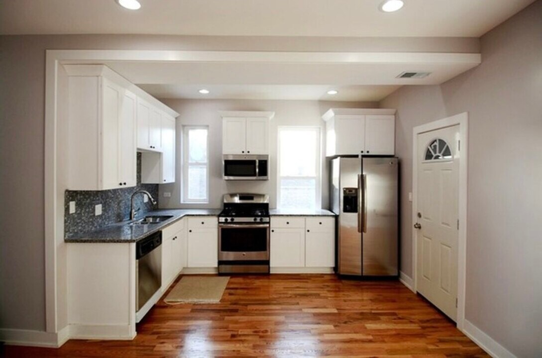 4935 W Washington Blvd, Unit 2 in Chicago, IL - Building Photo