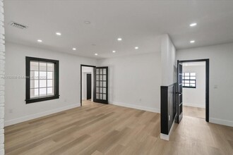 1409 NW 44th St in Miami, FL - Foto de edificio - Building Photo