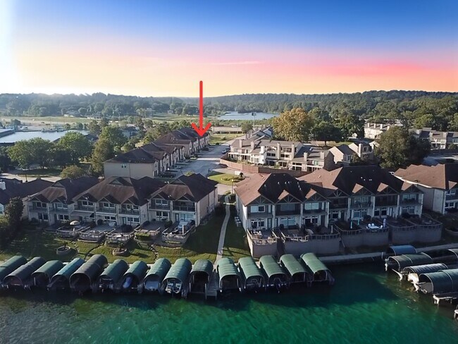 17570 Hwy 105 W in Montgomery, TX - Foto de edificio - Building Photo