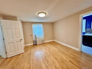 2 Ruth Ln in Glenwood Landing, NY - Building Photo - Building Photo