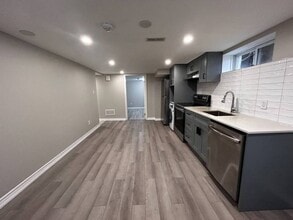 Unit 2- 103 Elgin Cres Waterloo ON N2J 2S3 in Waterloo, ON - Building Photo - Building Photo