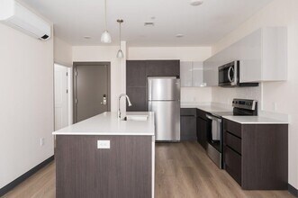 55 N Main St, Unit 205 in Rochester, NH - Foto de edificio - Building Photo