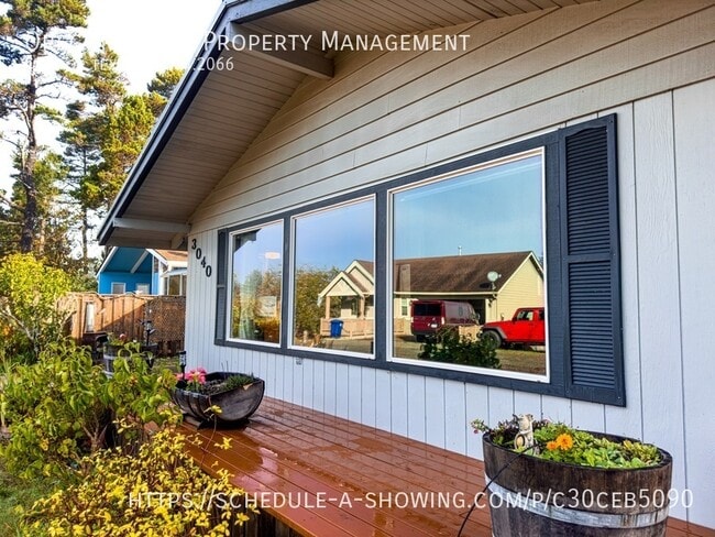 3040 SE Dune Ave in Lincoln City, OR - Building Photo - Building Photo