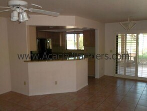 10211 N Oak Knoll Ln in Oro Valley, AZ - Foto de edificio - Building Photo