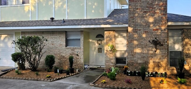 10819 Sugar Hill Dr in Houston, TX - Building Photo - Building Photo