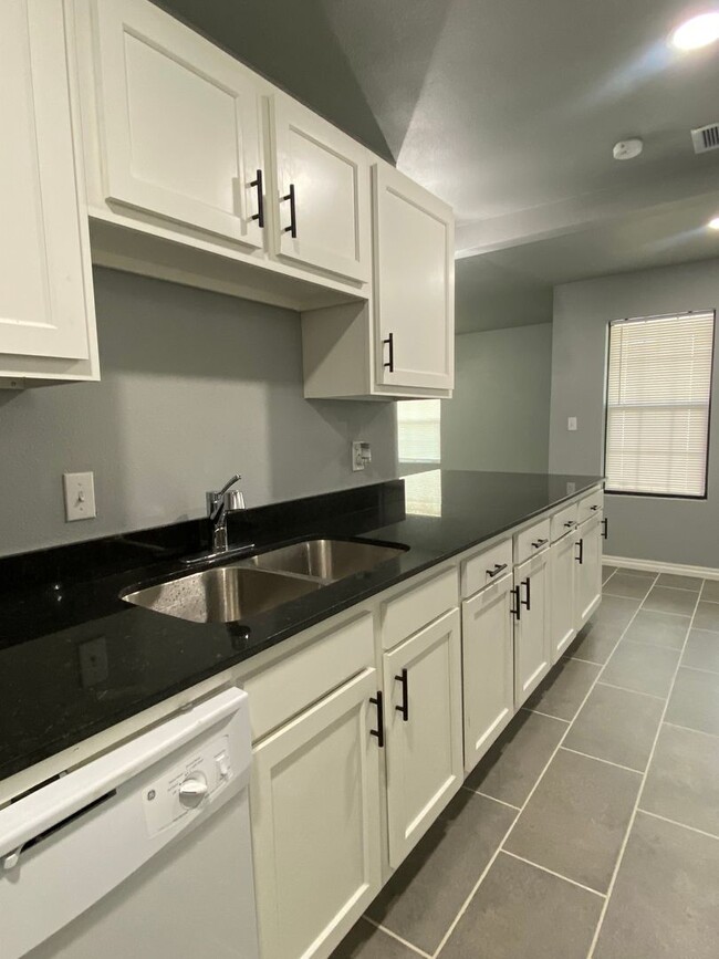 7139 E Newton St in Tulsa, OK - Building Photo - Building Photo