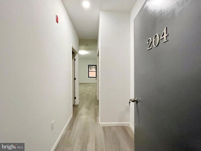 120 Chestnut St, Unit 204 in Philadelphia, PA - Building Photo - Building Photo