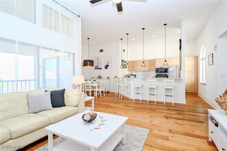601 Beachwalk Cir in Naples, FL - Building Photo - Building Photo