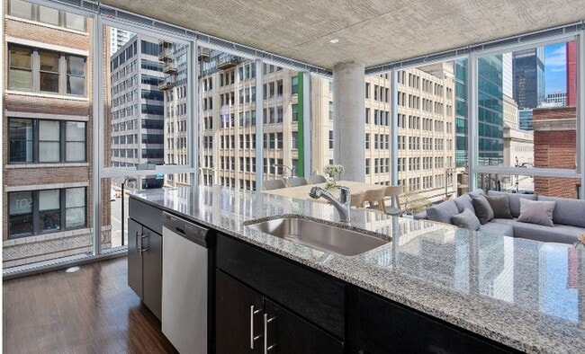 601 W Jackson Blvd in Chicago, IL - Building Photo - Building Photo