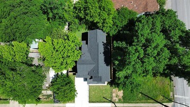 1808 Holly St in Austin, TX - Building Photo - Building Photo