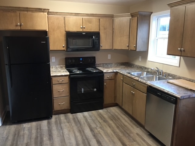 1750 Bowling Green Rd in Scottsville, KY - Building Photo - Building Photo