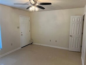316 Plantation Dr, Unit 4 in Chalmette, LA - Building Photo - Building Photo