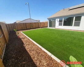 7427 Lemon Mdw Pl in Bakersfield, CA - Building Photo - Building Photo