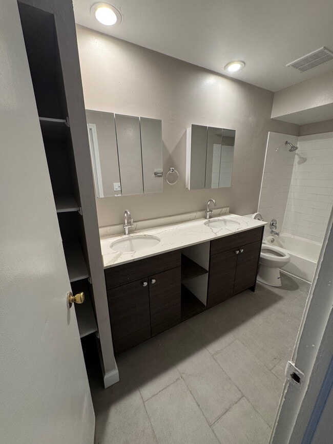 440 W Stevens Dr, Unit TWO BEDS in Addison, IL - Building Photo - Building Photo