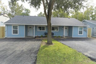 5422 Pine Ave in Pasadena, TX - Building Photo