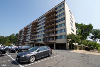 5353 Columbia Pike in Arlington, VA - Foto de edificio - Building Photo