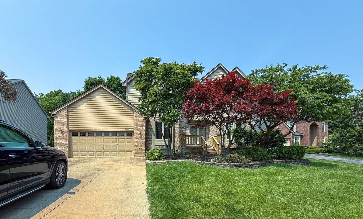 20867 Veranda Dr in Novi, MI - Building Photo