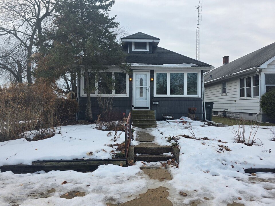 2226 Roger St in South Bend, IN - Foto de edificio