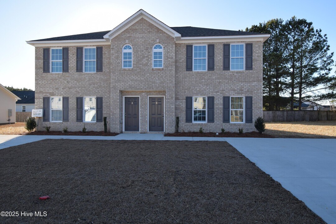 1237 Masters Ln in Greenville, NC - Building Photo