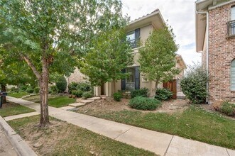 739 Laguna in Irving, TX - Building Photo - Building Photo