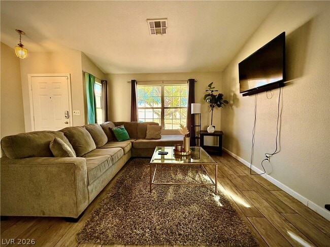 2033 Riderwood Ave in North Las Vegas, NV - Building Photo - Building Photo