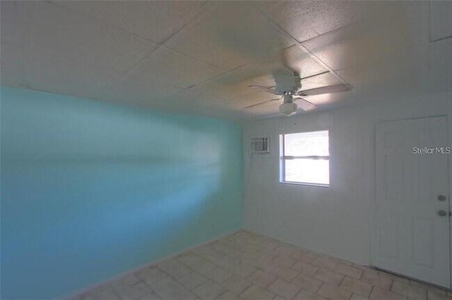 615 Shore Rd-Unit -2 in Nokomis, FL - Foto de edificio - Building Photo