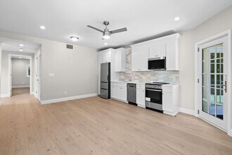 212 Oleander Ave in Palm Beach, FL - Building Photo - Building Photo