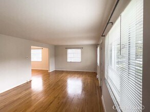 1228 Meriweather Ave in Cincinnati, OH - Foto de edificio - Building Photo